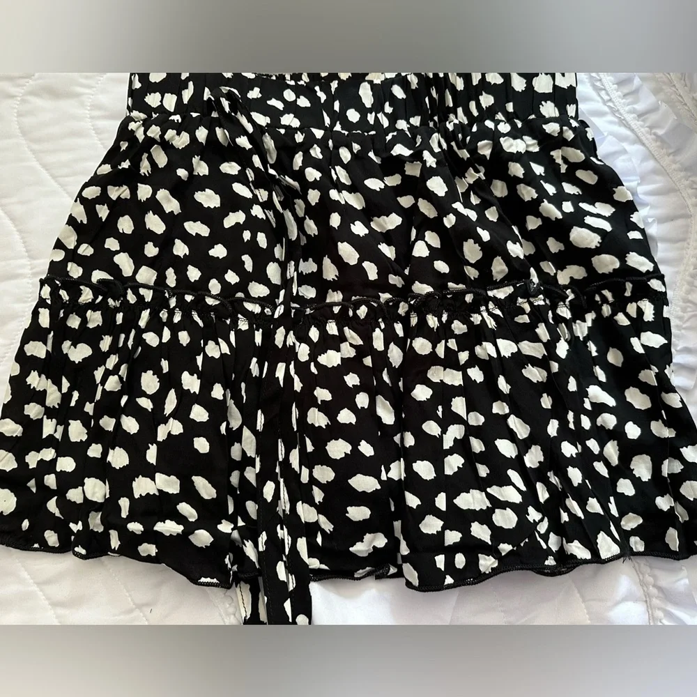 ASUO Agio‎ black and white skort size small